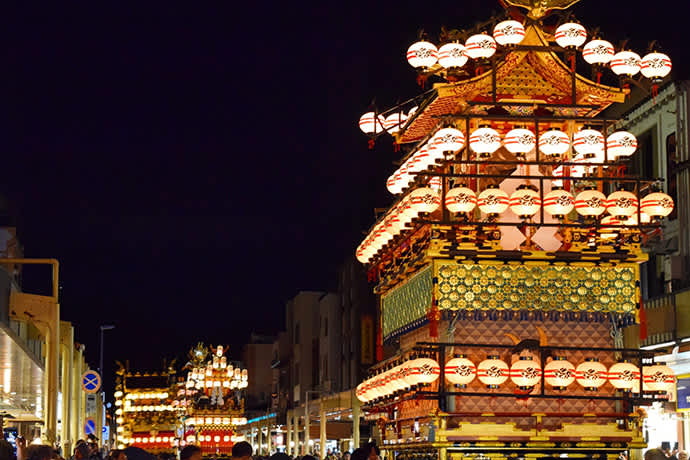 Takayama Festival floats are adorned with many paper lanterns.