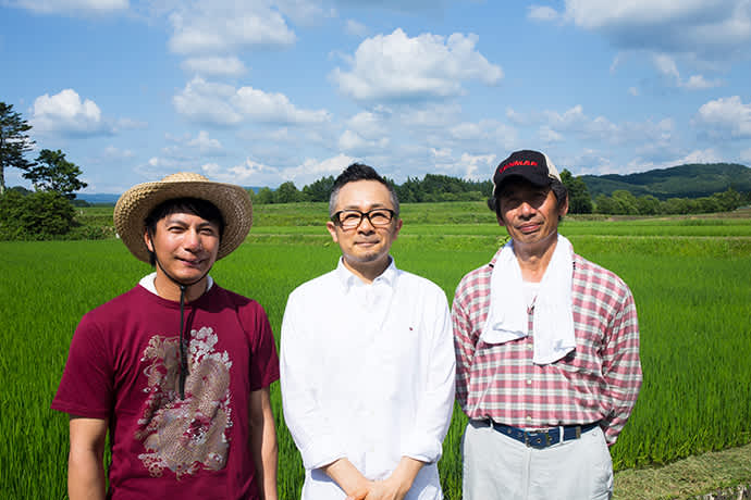 Rice farmers from Goto Farm pose with Chef Hiraki (center). Goto Farm rice was deemed high enough quality to be served to the emperor.