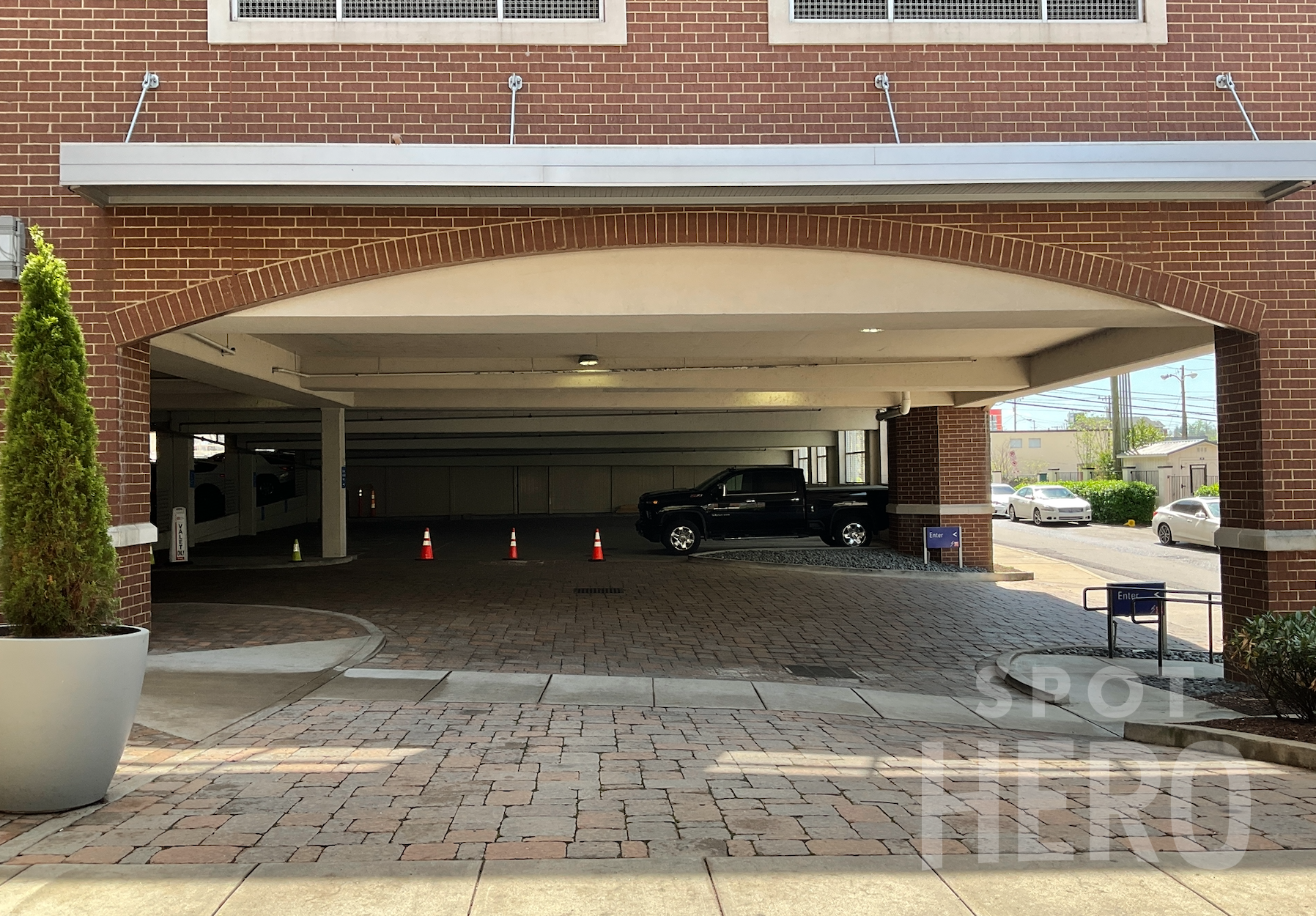Photo of 305 Korean Veterans Blvd. - Hilton Garden Inn - Valet